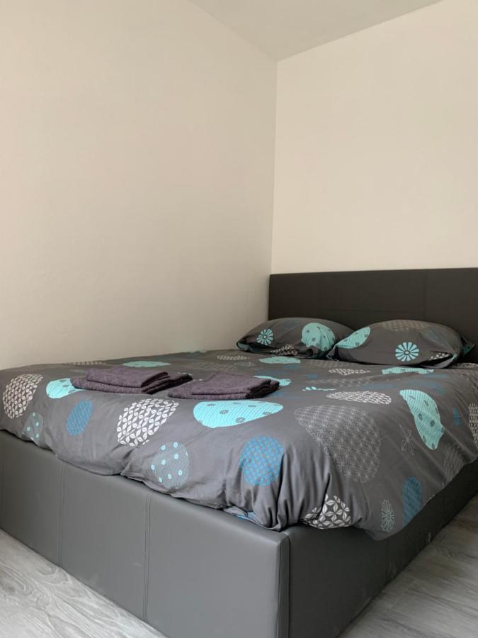 Ferienwohnung Charmant F1 Centre Mandelieu Avec Piscine Exterior foto