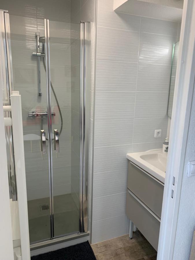 Ferienwohnung Charmant F1 Centre Mandelieu Avec Piscine Exterior foto