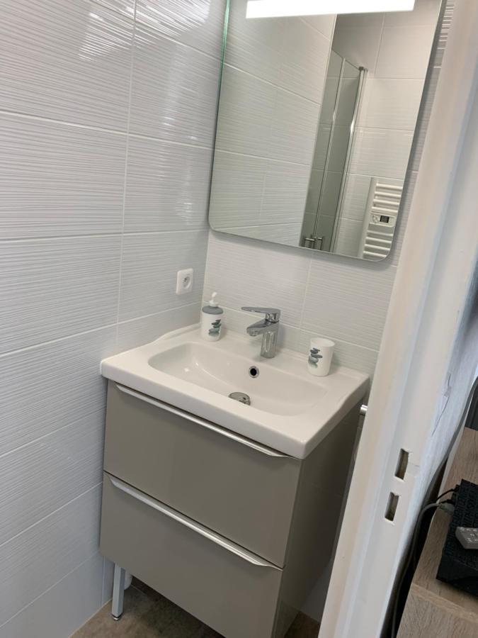Ferienwohnung Charmant F1 Centre Mandelieu Avec Piscine Exterior foto